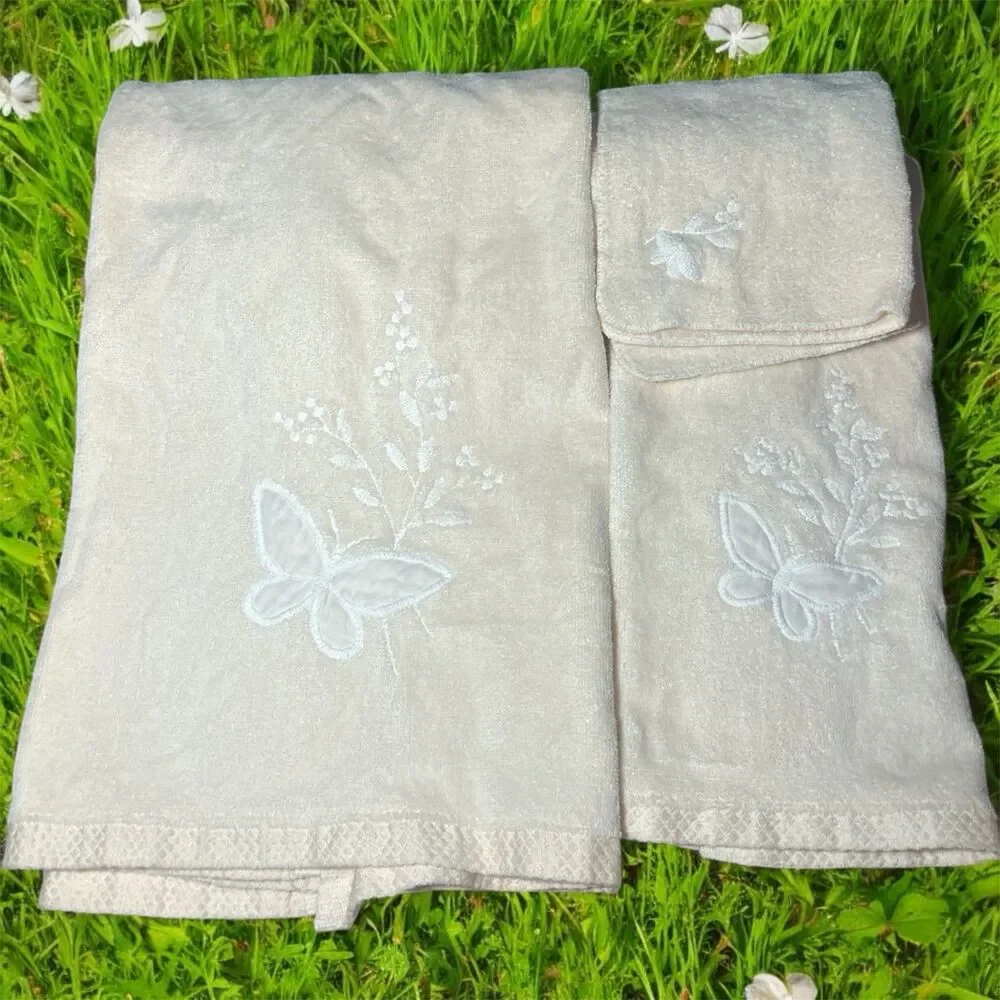 JP Stevens Utica Beige Towel Hand Towel Wash Cloth Butterfly Floral Design Vtg